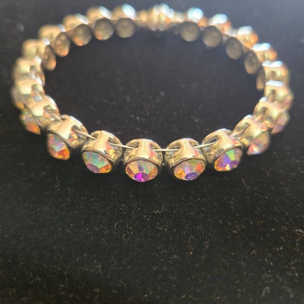 NWOT Aurora Boreallis Rhinestone Bangle Style Bracelet Magnetic Closure